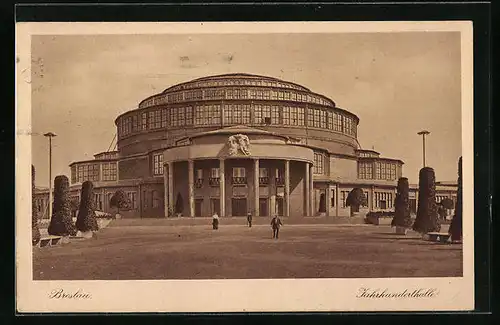 AK Breslau, Jahrhunderthalle mit Besuchern