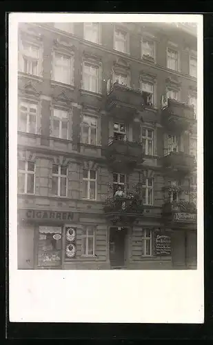 Foto-AK Berlin-Kreuzberg, Zigarettenhandlung Marganus in der Arndtstrasse 38, ca. 1938