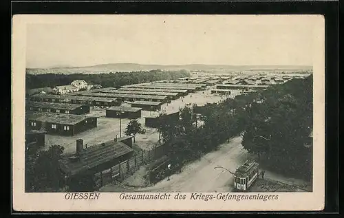 AK Giessen, Totalansicht des Kriegsgefangenenlagers, Strassenbahn