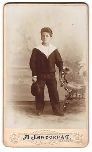 Fotografie A. Jandorf & Co., Berlin, Leipziger-Str. 64, Kleiner Junge im Matrosenanzug