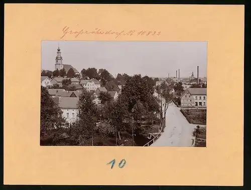 Fotografie Brück & Sohn Meissen, Ansicht Grossröhrsdorf, Strassenansicht mit Kirche in Mitteldorf