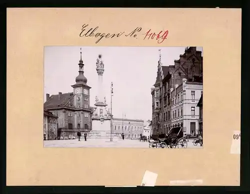 Fotografie Brück & Sohn Meissen, Ansicht Elbogen, Marktplatz mit Denkmal & Rathaus