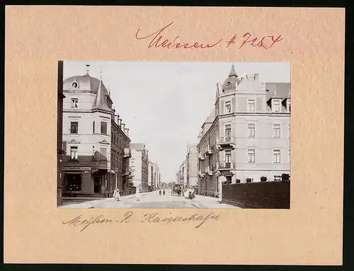 Fotografie Brück & Sohn Meissen, Ansicht Meissen i. Sa., Kaiserstrasse / LutherStrasse, Bäckerei und Modegeschäft