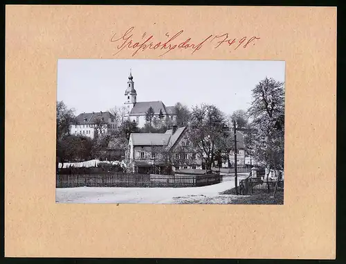 Fotografie Brück & Sohn Meissen, Ansicht Grossröhrsdorf i. Sa., Ortspartie mit Blick zur Kirche