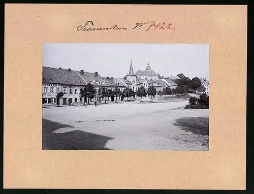 Fotografie Brück & Sohn Meissen, Ansicht Frauenstein i. Erzg., Blick auf den Markt mit Rathaus, Restaurant Stadtkeller