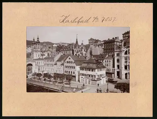 Fotografie Brück & Sohn Meissen, Ansicht Karlsbad, Restaurant Weisser Schwan, Mariahilf, Sparkasse, Pferdebahn, Colonade