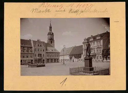 Fotografie Brück & Sohn Meissen, Ansicht Pulsnitz i. Sa., Partie am Markt mit Wäscherei Oswin Hantzsch, Rietschel Denkma