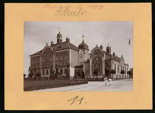 Fotografie Brück & Sohn Meissen, Ansicht Pulsnitz i. Sa., Blick auf die Ernst-Rietschel-Oberschule