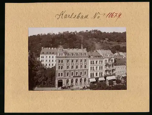 Fotografie Brück & Sohn Meissen, Ansicht Karlsbad, Blick auf das Hotel Post in der Egerstrasse