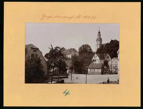 Fotografie Brück & Sohn Meissen, Ansicht Grossröhrsdorf i. Sa., Partie im Mitteldorf mit Blick zur Kirche