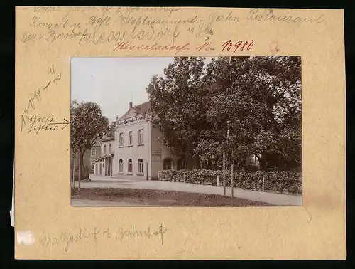 Fotografie Brück & Sohn Meissen, Ansicht Kesselsdorf i. Sa., Partie am Oberen Gasthof zum Bahnhof