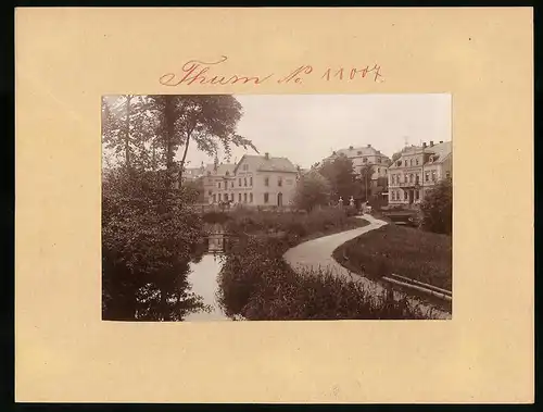 Fotografie Brück & Sohn Meissen, Ansicht Thum i. Erzg., Ortspartie mit Steinmetz Geschäft Hermann Hunger