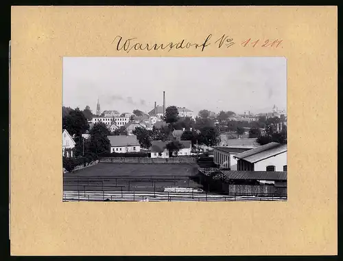 Fotografie Brück & Sohn Meissen, Ansicht Warnsdorf i. B., Ortsansicht mit den Schloten der Fabrik