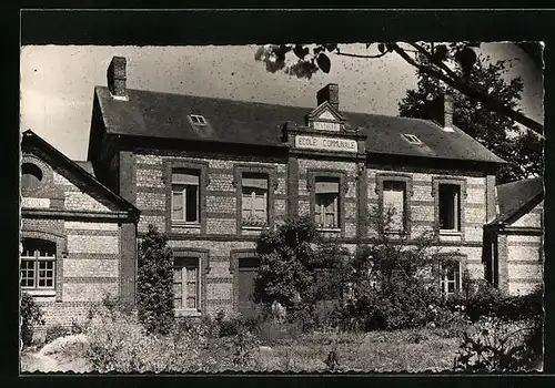 AK Envronville, La Mairie et l`École