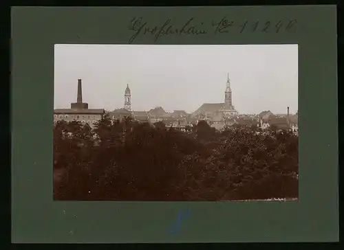 Fotografie Brück & Sohn Meissen, Ansicht Grossenhain, Stadtansicht mit Kirchtürmen & Fabrikschornstein