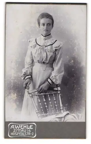Fotografie A. Wehle, Zittau i /S., Hospitalstr. 2, Junge Dame in hübscher Kleidung