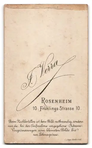 Fotografie J. Verra, Rosenheim, Frühlings-Str. 10, Junge Dame im Kleid mit Kreuzkette