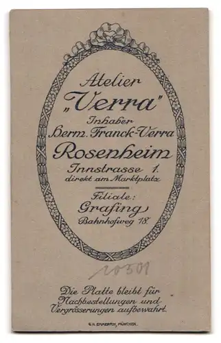 Fotografie Herm. Franck-Verra, Rosenheim, Innstr. 1, Ältere Dame im Kleid