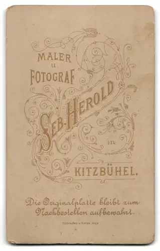 Fotografie Seb. Herold, Kitzbühel, Ältere Dame im hübschen Kleid