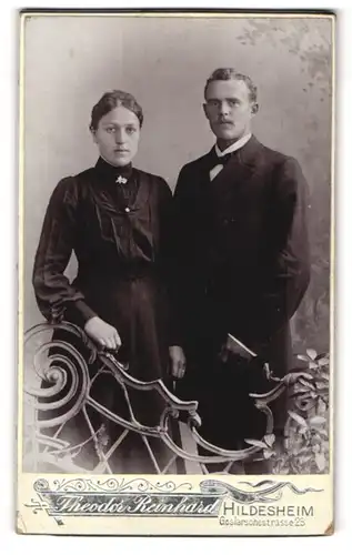 Fotografie Theodor Reinhard, Hildesheim, Goslarschestr. 23, Junges Paar in eleganter Kleidung