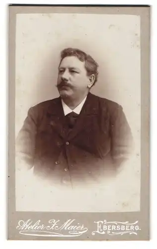 Fotografie J. Maier, Ebersberg, Portrait eines Herrn mit Schnauzbart