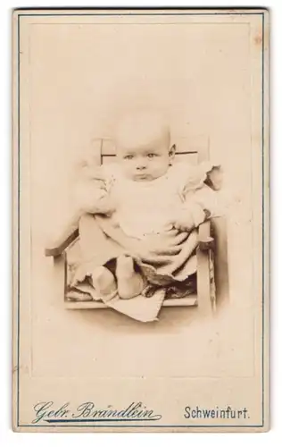 Fotografie Gebr. Brändlein, Schweinfurt a. M., Portrait eines süssen Babys