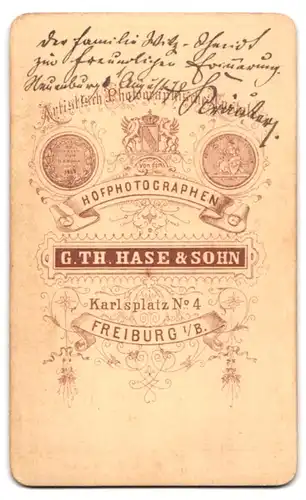 Fotografie G. Th. Hase & Sohn, Freiburg i. B., Karlsplatz 4, Portrait eines Herrn mit Schnauzbart