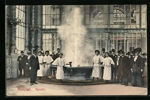 AK Karlsbad, Gäste und Personal vor dem Sprudel