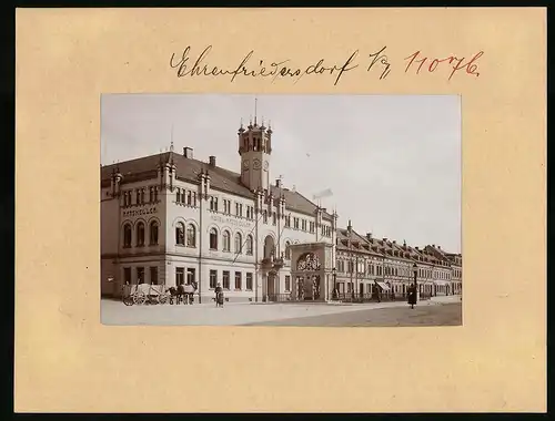 Fotografie Brück & Sohn Meissen, Ansicht Ehrenfriedersdorf, Marktplatz mit Hotel Ratskeller, Rathaus und Kriegerdenkmal