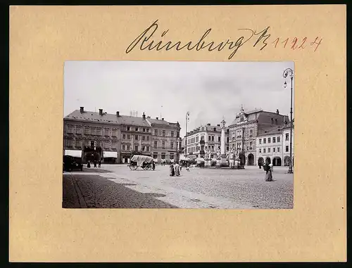 Fotografie Brück & Sohn Meissen, Ansicht Rumburg i. B., Marktplatz mit Hotel goldener Löwe, Schuhgeschäft, Restaurant