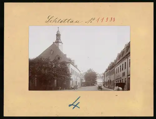 Fotografie Brück & Sohn Meissen, Ansicht Schlettau i. Erzg., Strasse am Markt mit Geschäft Louis Oeser, Rathskeller