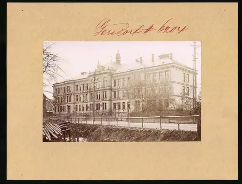 Fotografie Brück & Sohn Meissen, Ansicht Gersdorf Bez. Chemnitz, Strasse an der Centralschule, Schulhaus, Schule