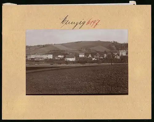 Fotografie Brück & Sohn Meissen, Ansicht Munzig, Panorama mit der Papierfabrik