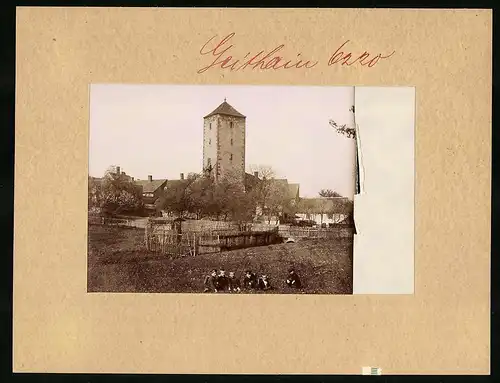 Fotografie Brück & Sohn Meissen, Ansicht Geithain, Blick auf den Pulverturm, Kinder posieren auf Wiese