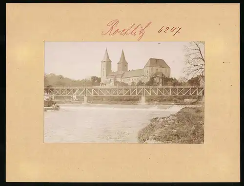 Fotografie Brück & Sohn Meissen, Ansicht Rochlitz, Muldenpartie mit Eisenbahnbrücke und Blick zum Schloss
