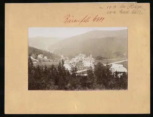 Fotografie Brück & Sohn Meissen, Ansicht Bärenfels, Blick auf den Ort vom spitzen Berg aus gesehen