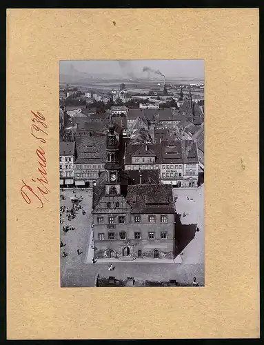 Fotografie Brück & Sohn Meissen, Ansicht Pirna a. Elbe, Marktplatz mit Geschäften Carl Schubert, Emil Ramm Rathaus
