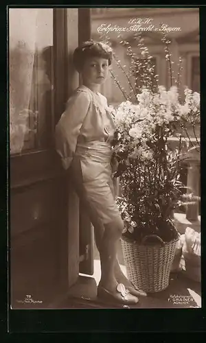 AK Prinz Albrecht von Bayern mit Blumen