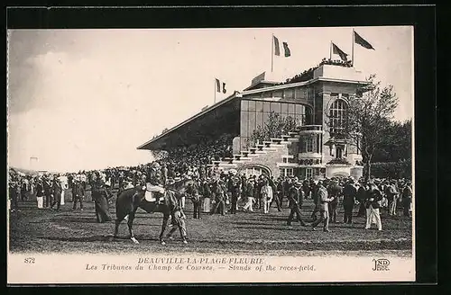 AK Deauville-la-Plage-Fleurie, Les Tribunes du Champ de Courses