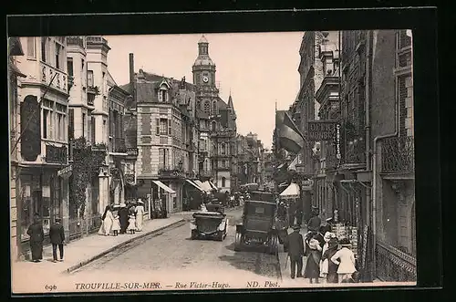 AK Trouville-sur-Mer, Rue Victor-Hugo