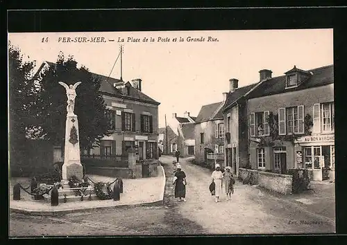 AK Ver-sur-Mer, La Place de la Poste et la Grande Rue