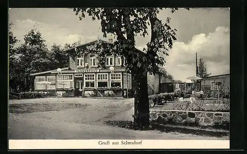 AK Selmsdorf, Gasthaus Tannenkrug von der Strasse betrachtet