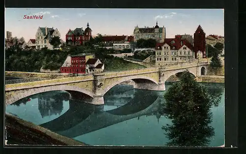 AK Saalfeld a. Saale, an der Brücke in die Stadt