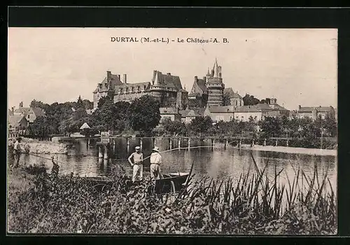 AK Durtal, Fischerboot am Ufer mit Schlossblick