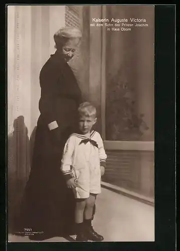 AK Kaiserin Auguste Victoria Königin von Preussen, Haus Doorn, mit dem Sohn des Prinzen Joachim