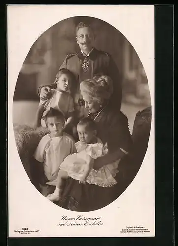 AK Kaiserin Auguste Victoria Königin von Preussen, das Kaiserpaar mit den Enkelkindern