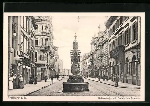 AK Freiburg i. B., Kaiserstrasse mit Gotischem Brunnen