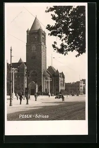 AK Posen, belebte Strasse vor dem Schloss