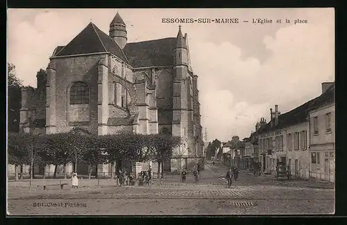 AK Essomes-sur-Marne, l'Eglise et la place