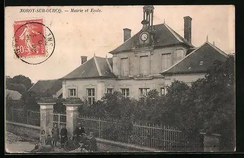 AK Noroy-sur-Ourcq, Mairie et Ecole